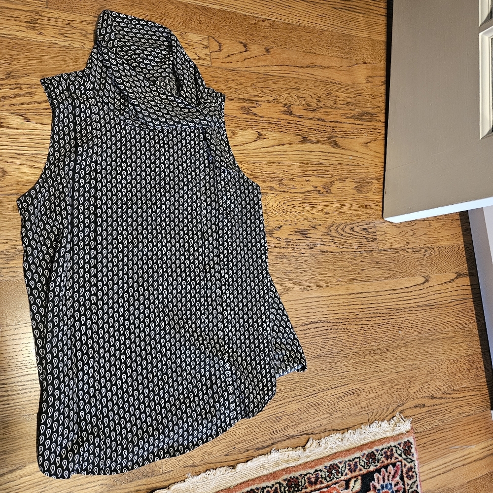 Ann Taylor Nwot Sleeveless Black and White Paisley Top